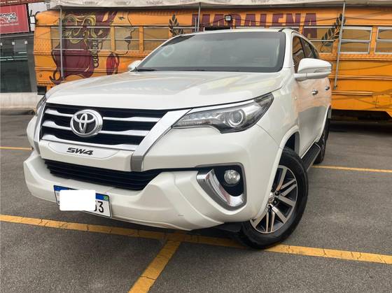 TOYOTA HILUX SW4 2.8 SRX 4X4 16V TURBO INTERCOOLER DIESEL 4P AUTOMÁTICO TOYOTA HILUX SW4 2.8 SRX 4X4 16V TURBO INTERCOOLER DIESEL 4P AUTOMÁTICO